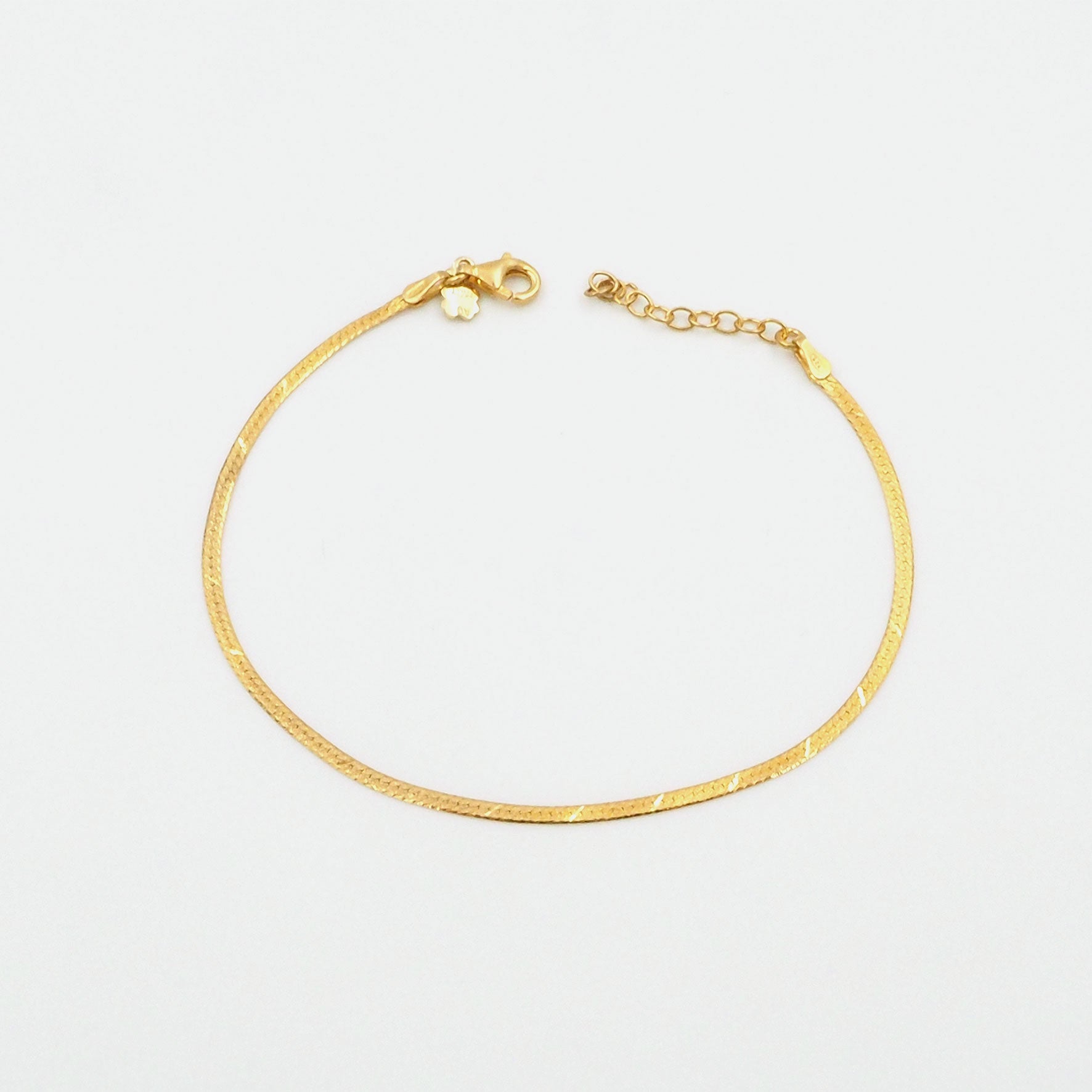 Silber Armbaender fuer Damen jetzt kaufen in unserem Onlineshop oder vor Ort in unserer Filiale in Basel